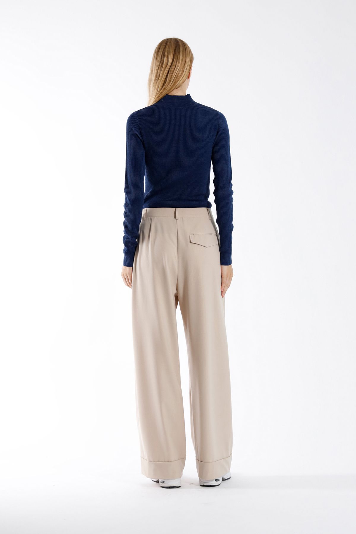 trousers Laroche